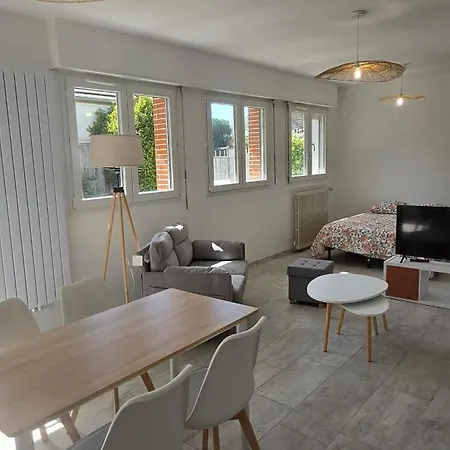 Pied-a-terre Equipe Avec Coin Nuit Et Jardin Sainte-Savine