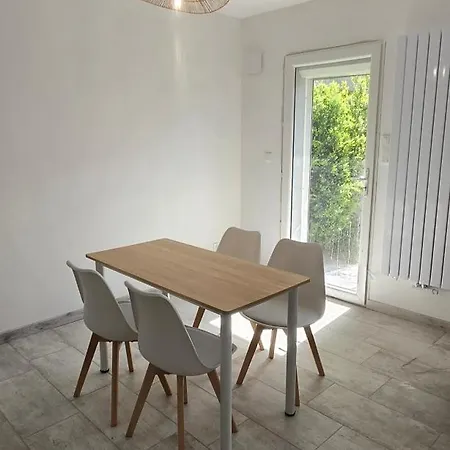 Pied-a-terre Equipe Avec Coin Nuit Et Jardin Appartement Sainte-Savine